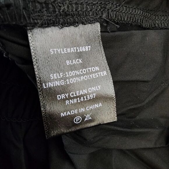 NWT ASTR the Label Savina Bubble Sleeve Smocked Peplum Top Black Size Large - Picture 8 of 8